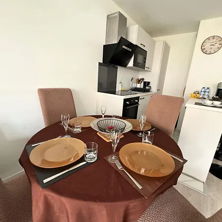 T2 Moderne Proche Paris, Cdg, Parc Expo & Parking Prive Apartment *